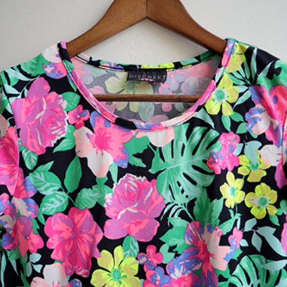 Discreet Floral Top Blouse - Picture 2 of 5